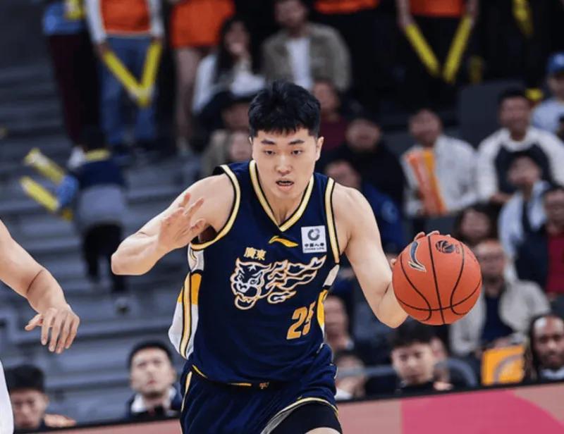 leyuSport-杜锋重新把张皓嘉激活了！防守顶威尔逊效果拉满，有点用了！